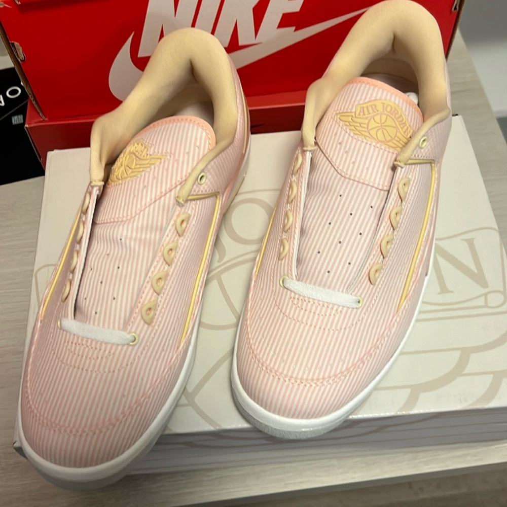 Brand New Sz 10 Air Jordan 2 Low ‘Seersucker’ w/ box (see photos minor damage)